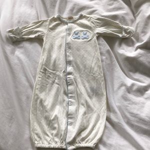 Kissy Kissy - Infant convertible gown - size small